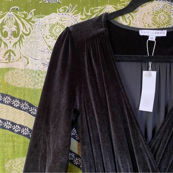 NWT Baltic Born Black Sofia Velvet Maxi Dress Size Extra Small - Picture 6 of 16